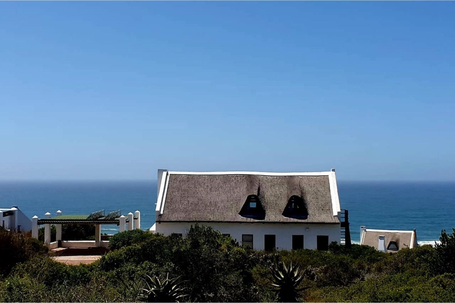 5 Bedroom Property for Sale in Boggomsbaai Western Cape